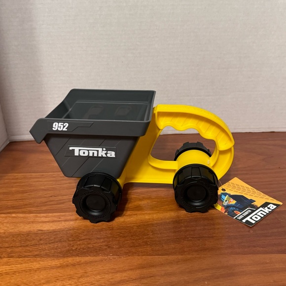 Tonka Sand Dumper Toy Dump Truck Rolling Wheels Functioning Dump Construction - Picture 1 of 10